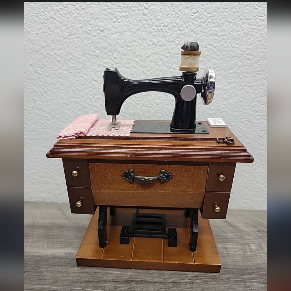Vintage Sewing Machine Music Box - Picture 3 of 5